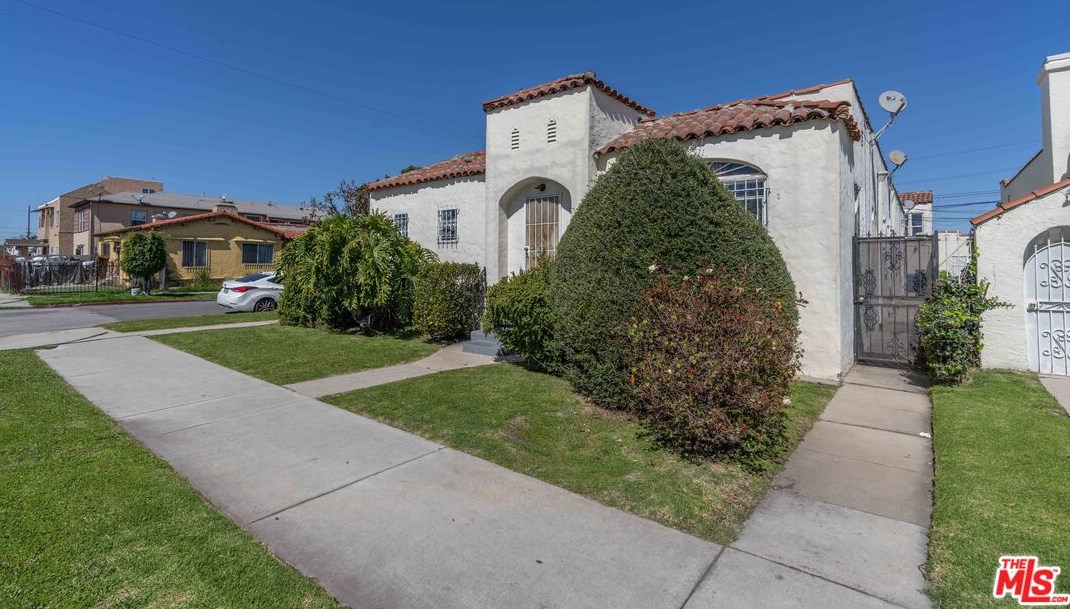 6318 Harvard Blvd, Los Angeles CA  90047-1903 exterior
