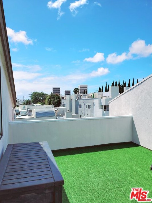 1740 Malcolm Ave, Los Angeles CA  90024-5780 exterior