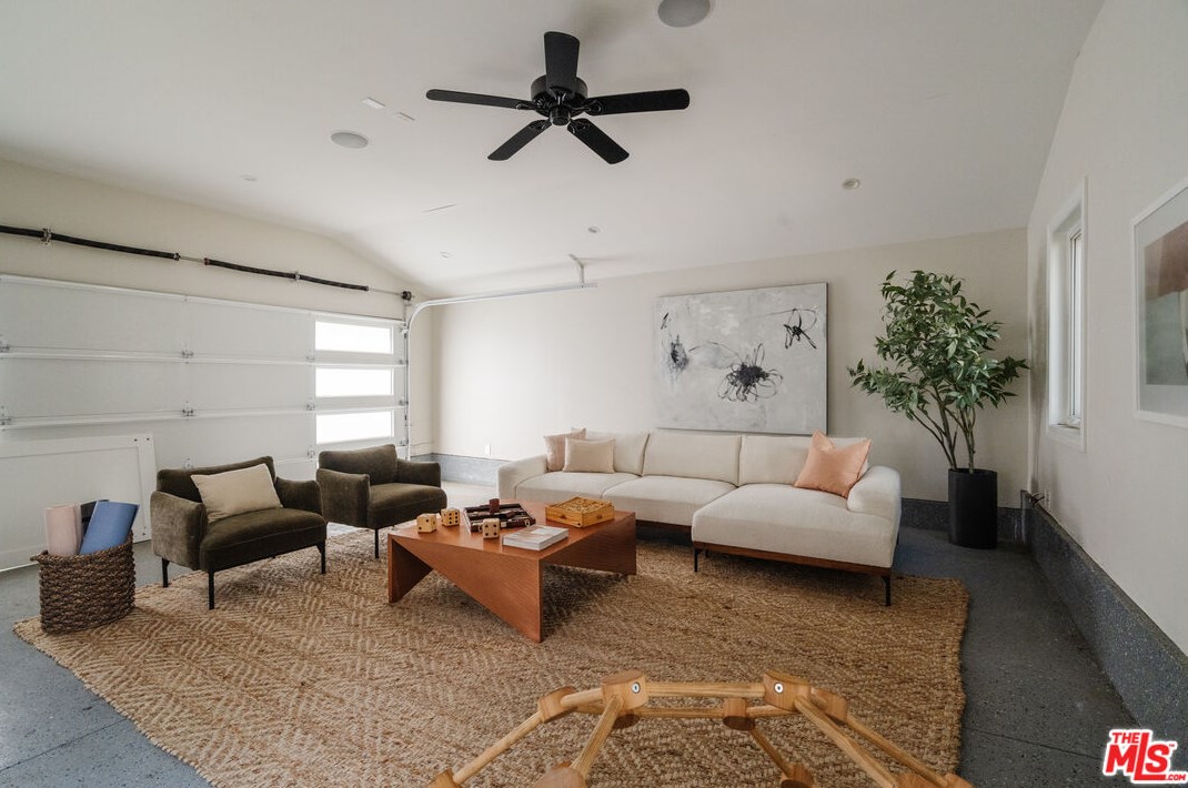 2901 Glendon Ave, Los Angeles CA  90064-4103 exterior
