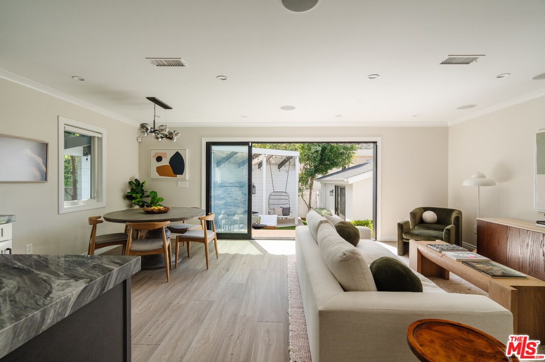 2901 Glendon Ave, Los Angeles CA  90064-4103 exterior
