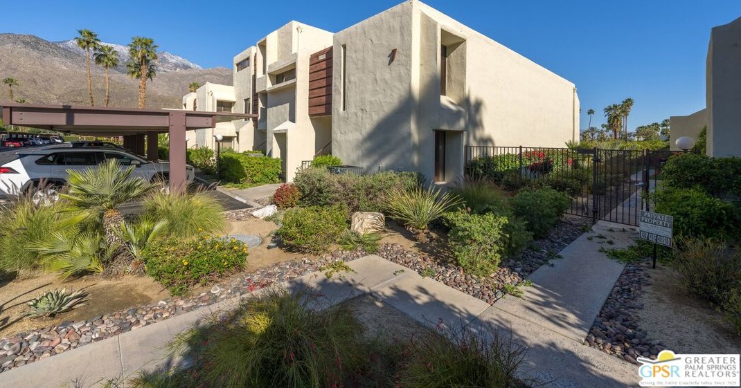 1655 Palm Canyon Dr, Palm Springs CA  92264-9130 exterior