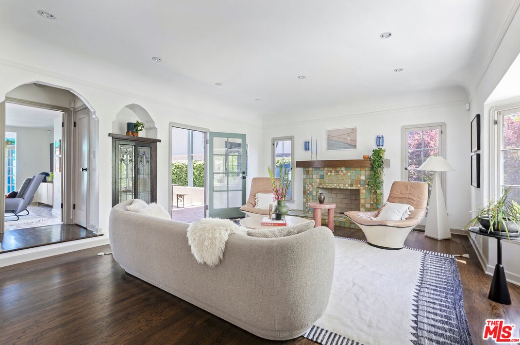 3473 Rowena Ave, Los Angeles CA  90027-2218 exterior