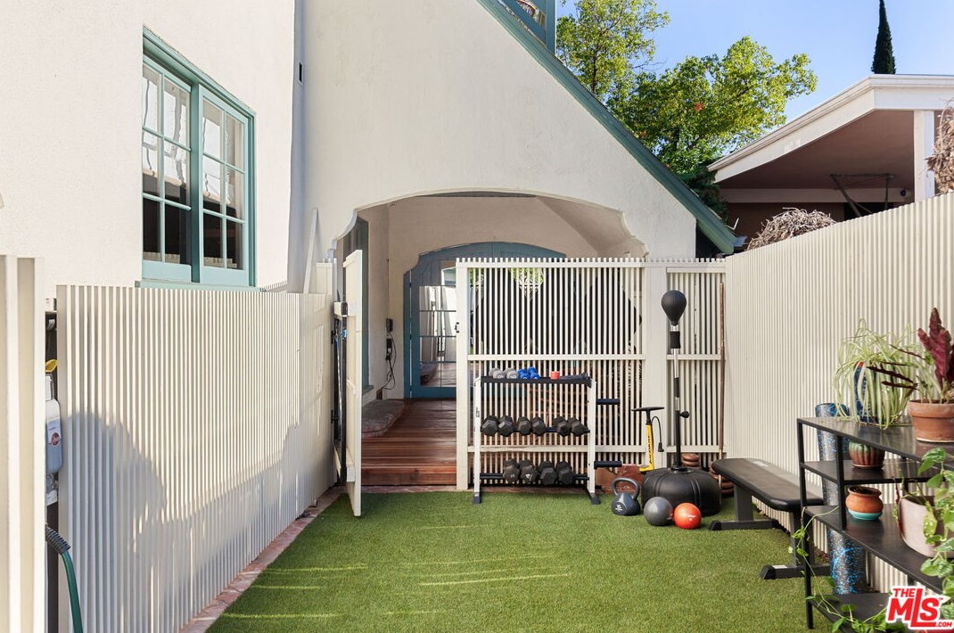 3473 Rowena Ave, Los Angeles CA  90027-2218 exterior