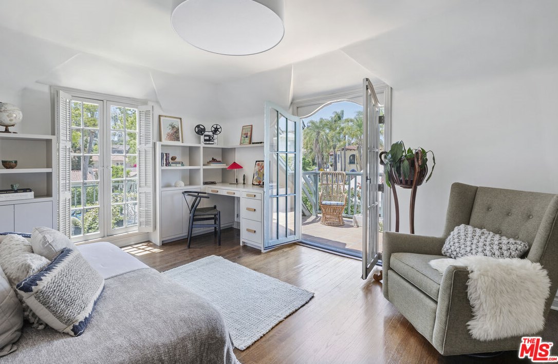 3473 Rowena Ave, Los Angeles CA  90027-2218 exterior