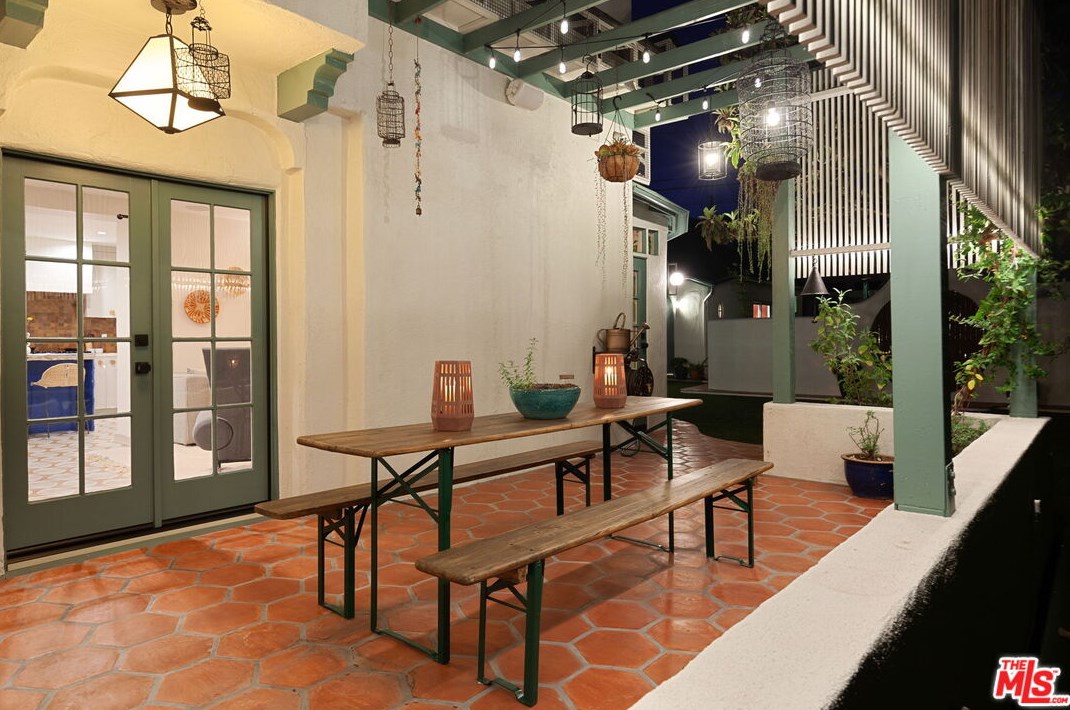 3473 Rowena Ave, Los Angeles CA  90027-2218 exterior