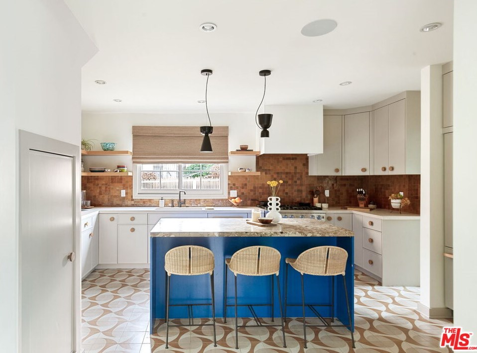 3473 Rowena Ave, Los Angeles CA  90027-2218 exterior