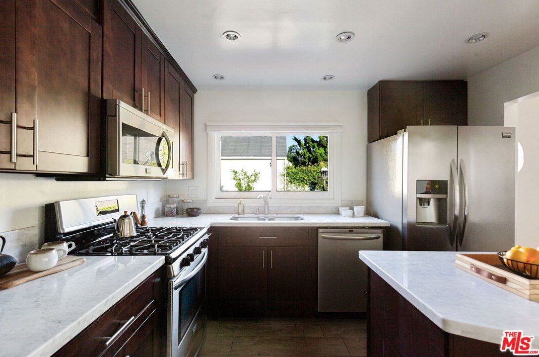 3473 Rowena Ave, Los Angeles CA  90027-2218 exterior