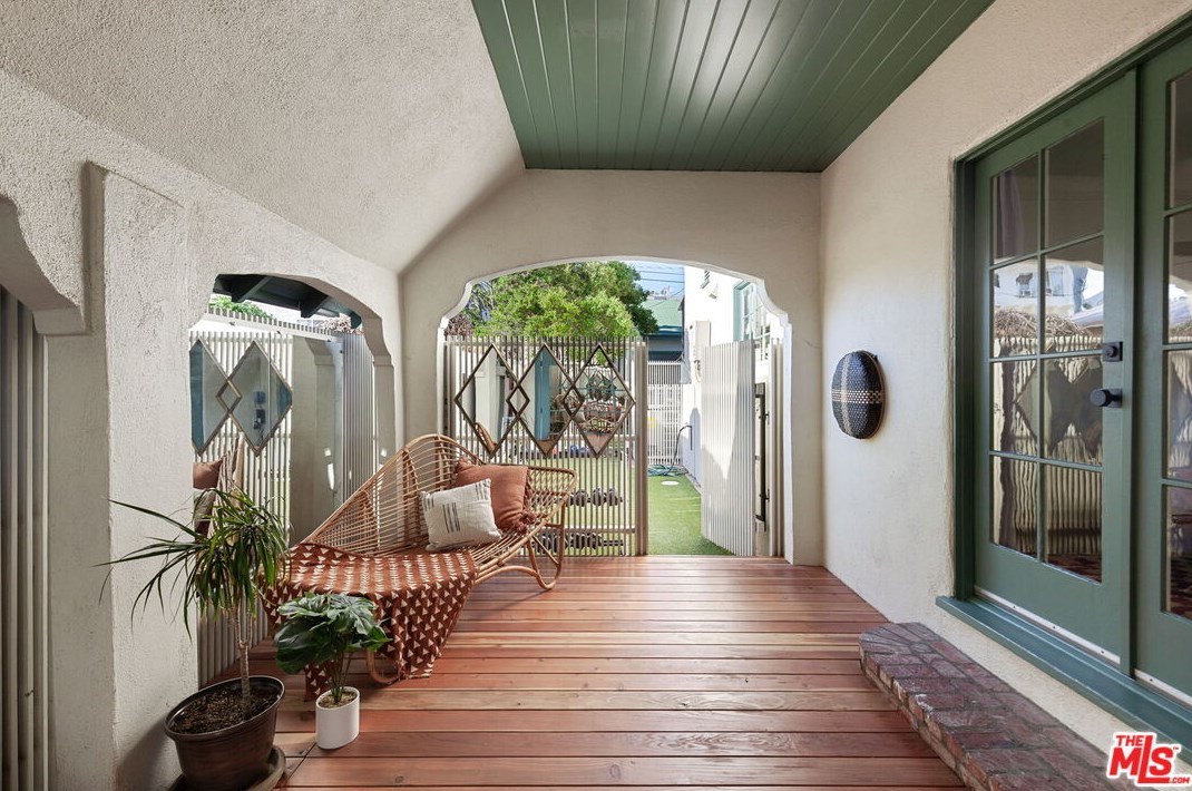 3473 Rowena Ave, Los Angeles CA  90027-2218 exterior