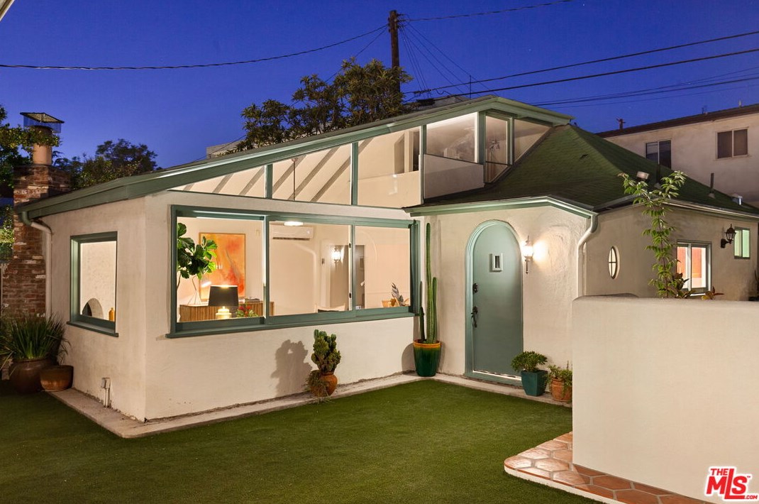 3473 Rowena Ave, Los Angeles CA  90027-2218 exterior