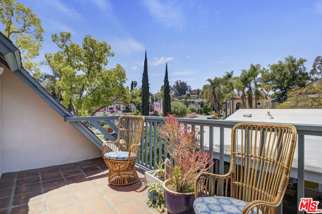 3473 Rowena Ave, Los Angeles CA  90027-2218 exterior
