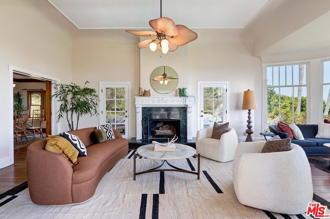 2191 Ponet Dr, Los Angeles CA  90068-3645 exterior