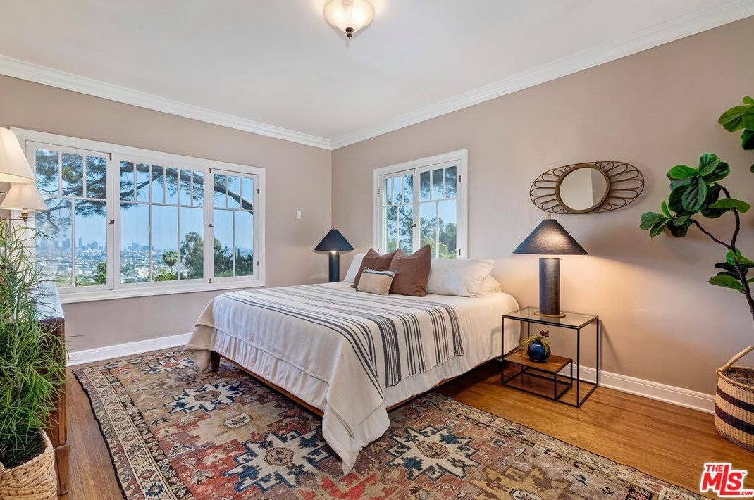 2191 Ponet Dr, Los Angeles CA  90068-3645 exterior