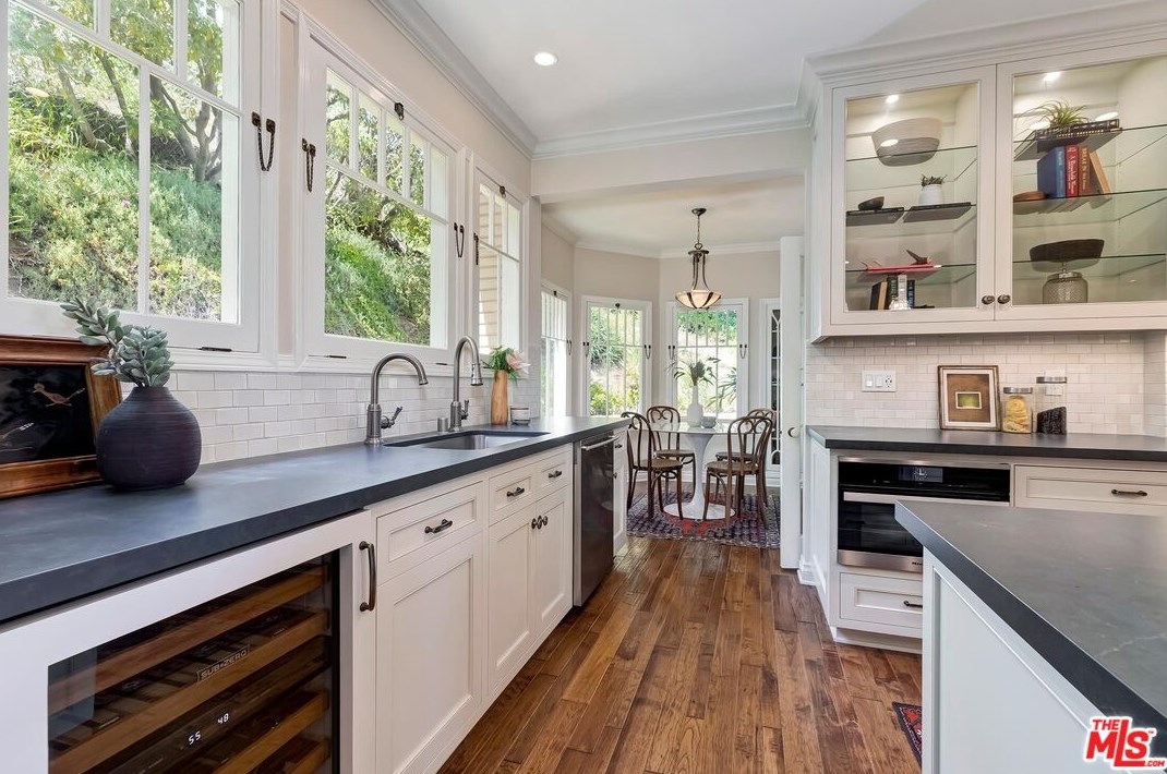 2191 Ponet Dr, Los Angeles CA  90068-3645 exterior