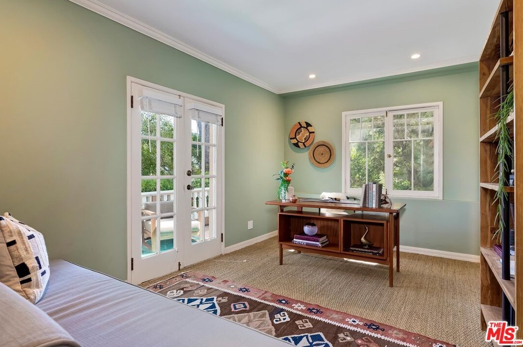 2191 Ponet Dr, Los Angeles CA  90068-3645 exterior