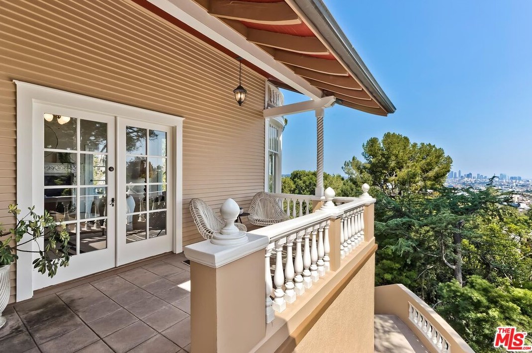 2191 Ponet Dr, Los Angeles CA  90068-3645 exterior