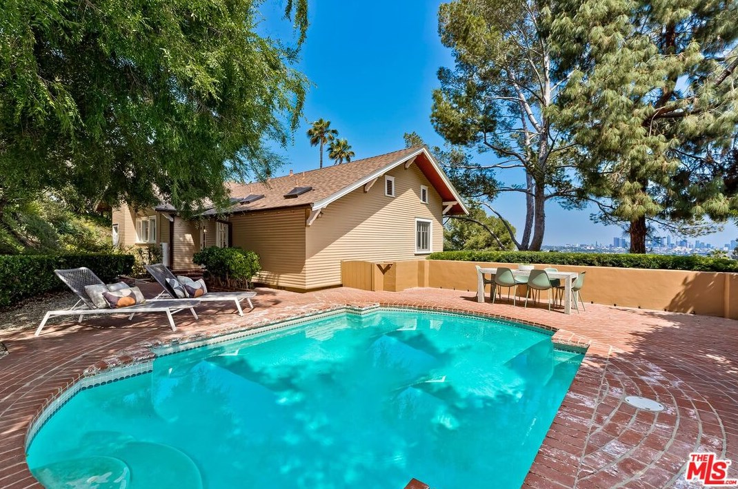 2191 Ponet Dr, Los Angeles CA  90068-3645 exterior