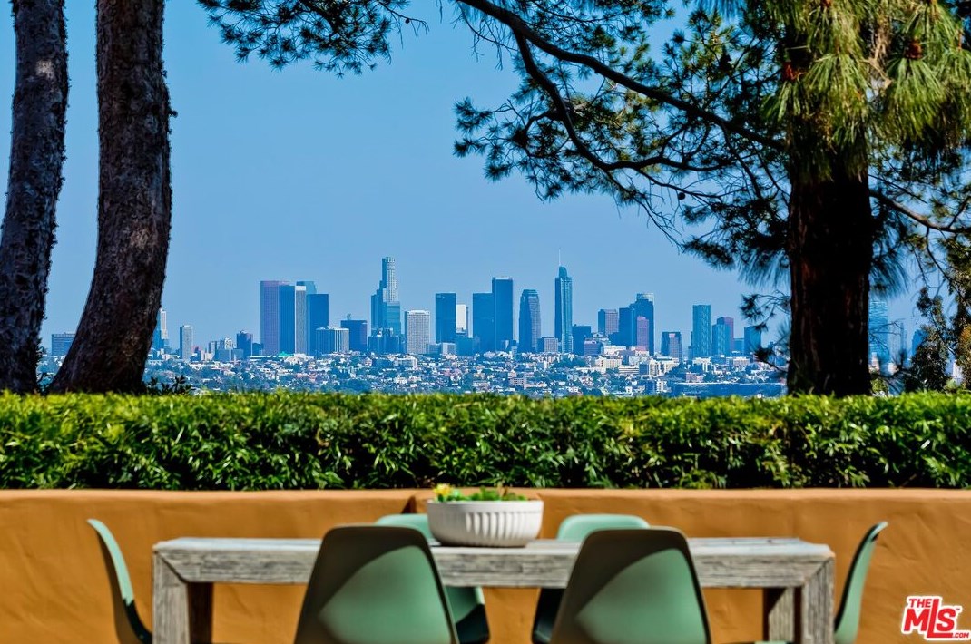 2191 Ponet Dr, Los Angeles CA  90068-3645 exterior