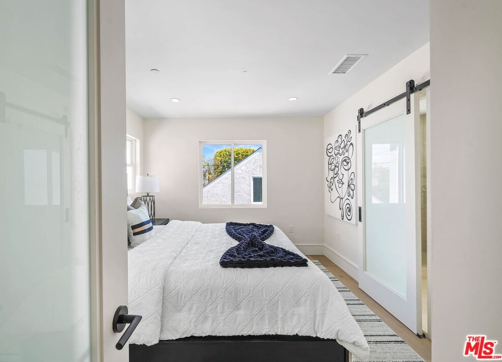 8312 Altavan Ave, Los Angeles CA  90045-2523 exterior