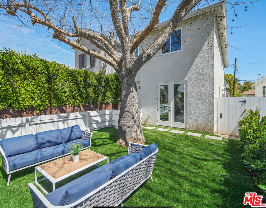 8312 Altavan Ave, Los Angeles CA  90045-2523 exterior