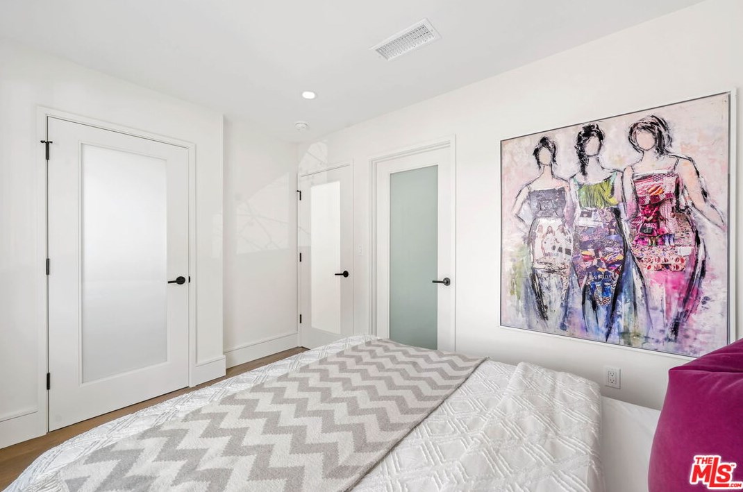 8312 Altavan Ave, Los Angeles CA  90045-2523 exterior