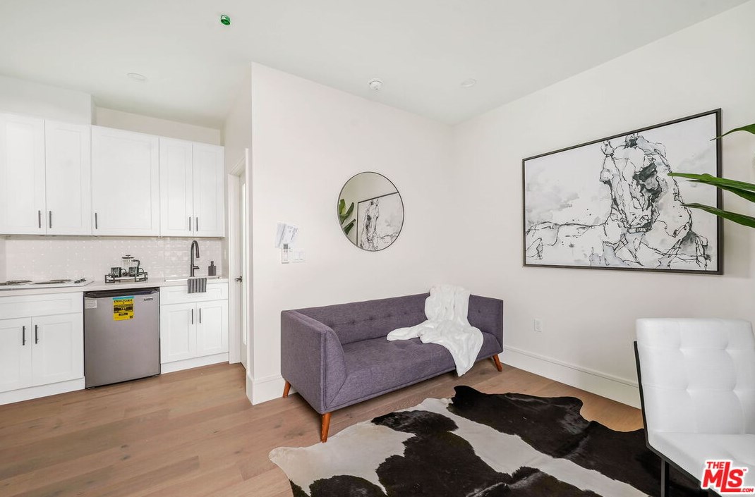 8312 Altavan Ave, Los Angeles CA  90045-2523 exterior