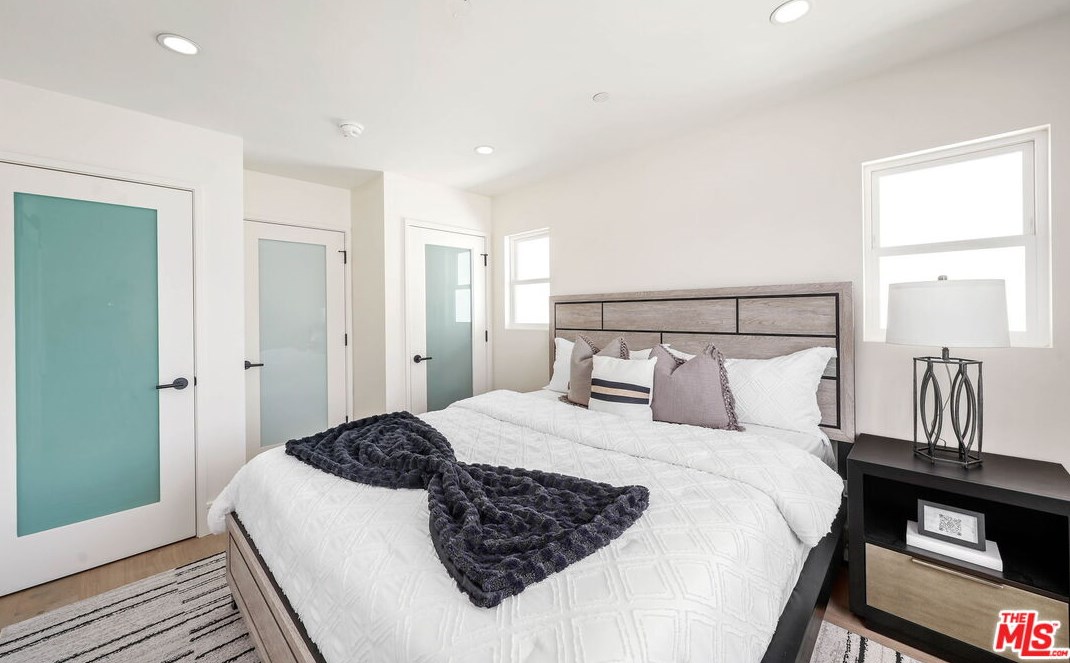 8312 Altavan Ave, Los Angeles CA  90045-2523 exterior