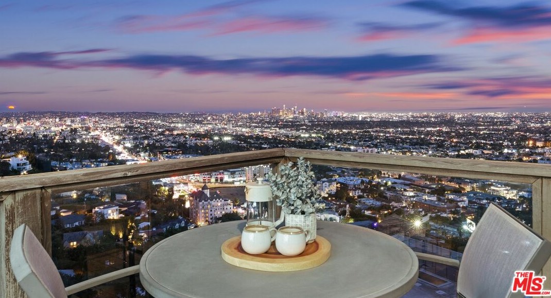 8401 Hillside Ave, Los Angeles CA  90069-1504 exterior