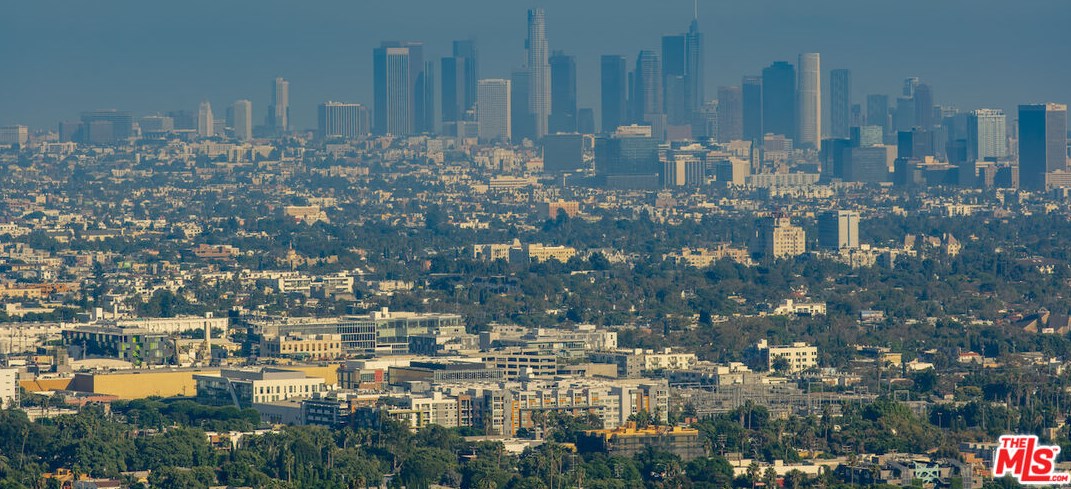 8401 Hillside Ave, Los Angeles CA  90069-1504 exterior