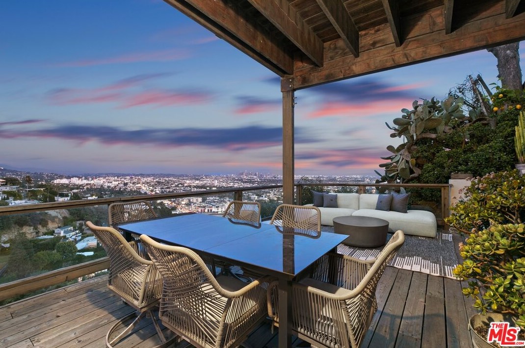 8401 Hillside Ave, Los Angeles CA  90069-1504 exterior