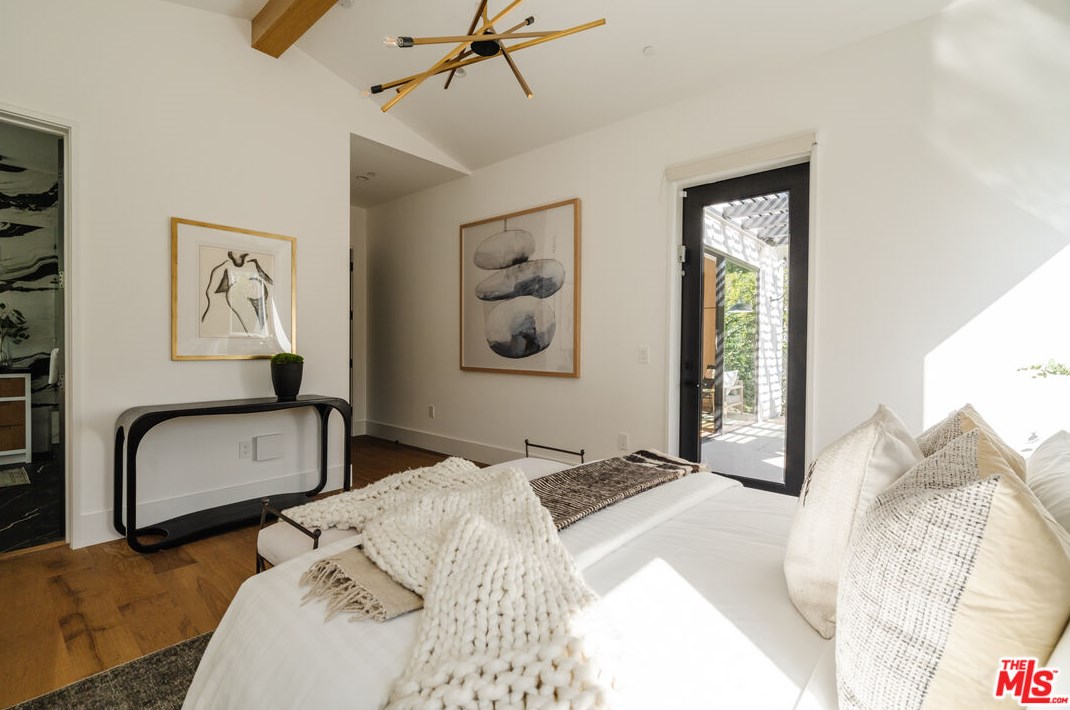 5328 Allott Ave, Van Nuys CA  91401-5903 exterior