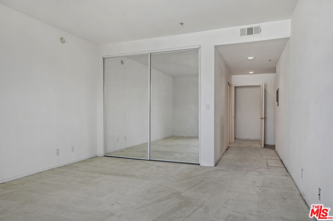 333 Westminster Ave, Los Angeles CA  90020-5700 exterior