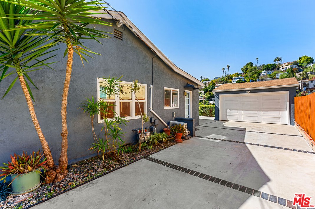 1905 Griffith Park Blvd, Los Angeles CA  90039-3518 exterior
