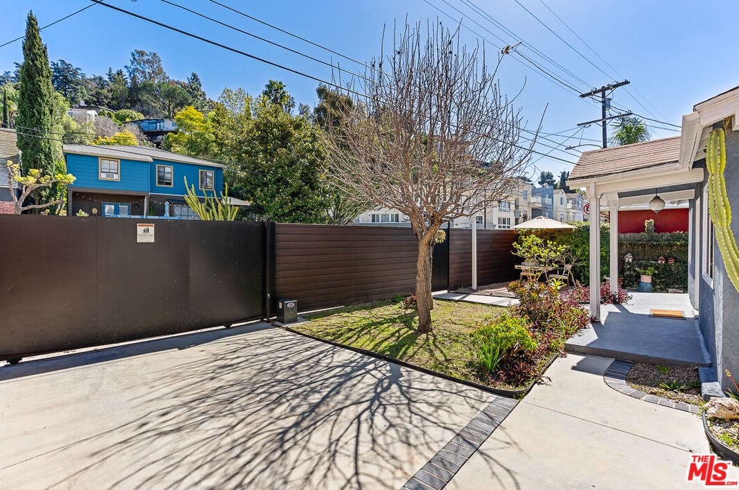 1905 Griffith Park Blvd, Los Angeles CA  90039-3518 exterior
