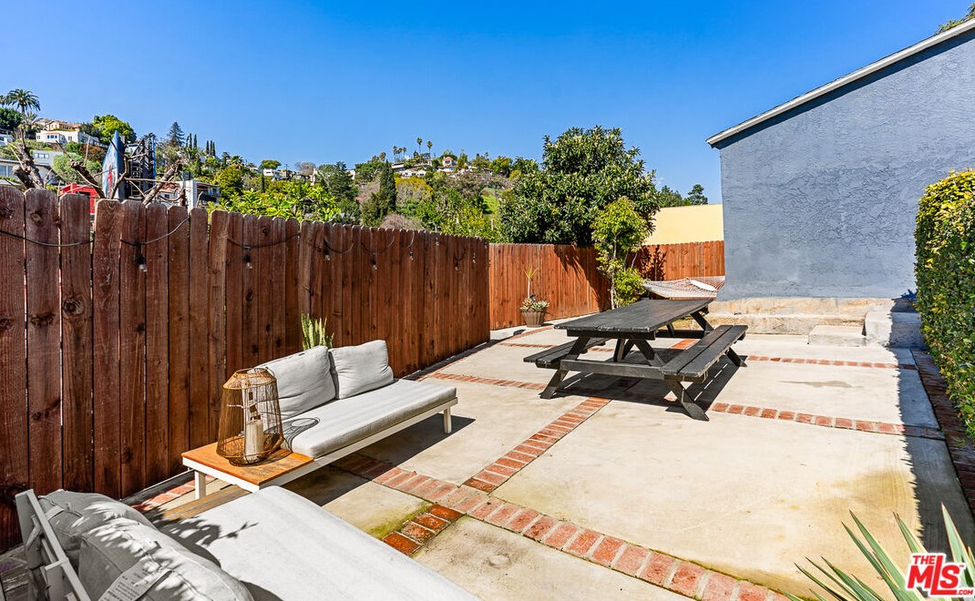 1905 Griffith Park Blvd, Los Angeles CA  90039-3518 exterior