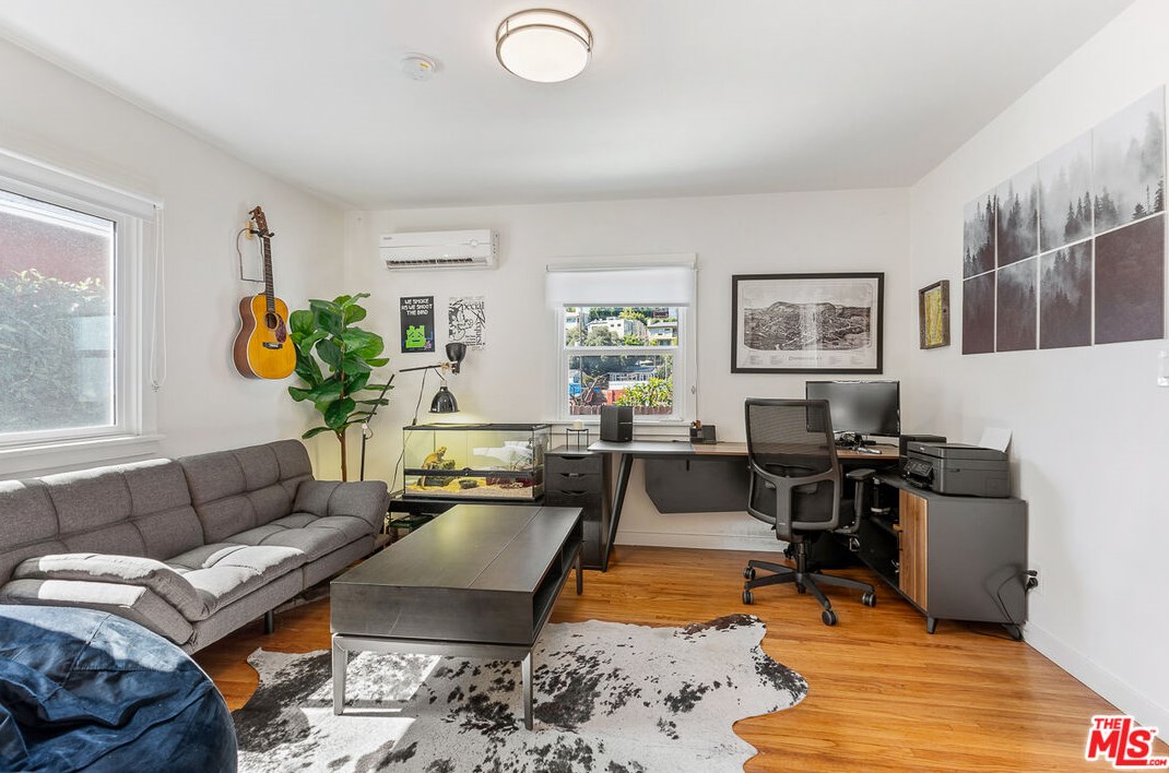 1905 Griffith Park Blvd, Los Angeles CA  90039-3518 exterior