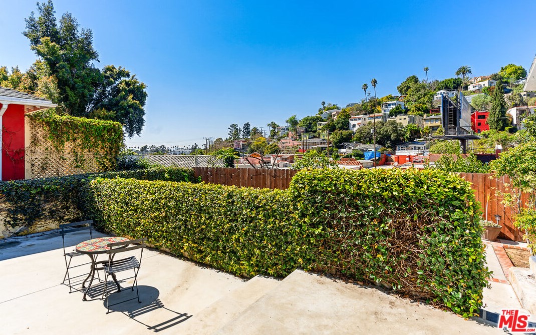 1905 Griffith Park Blvd, Los Angeles CA  90039-3518 exterior
