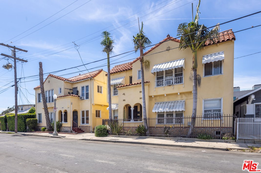 3915 Walton Ave, Los Angeles CA  90037-1570 exterior