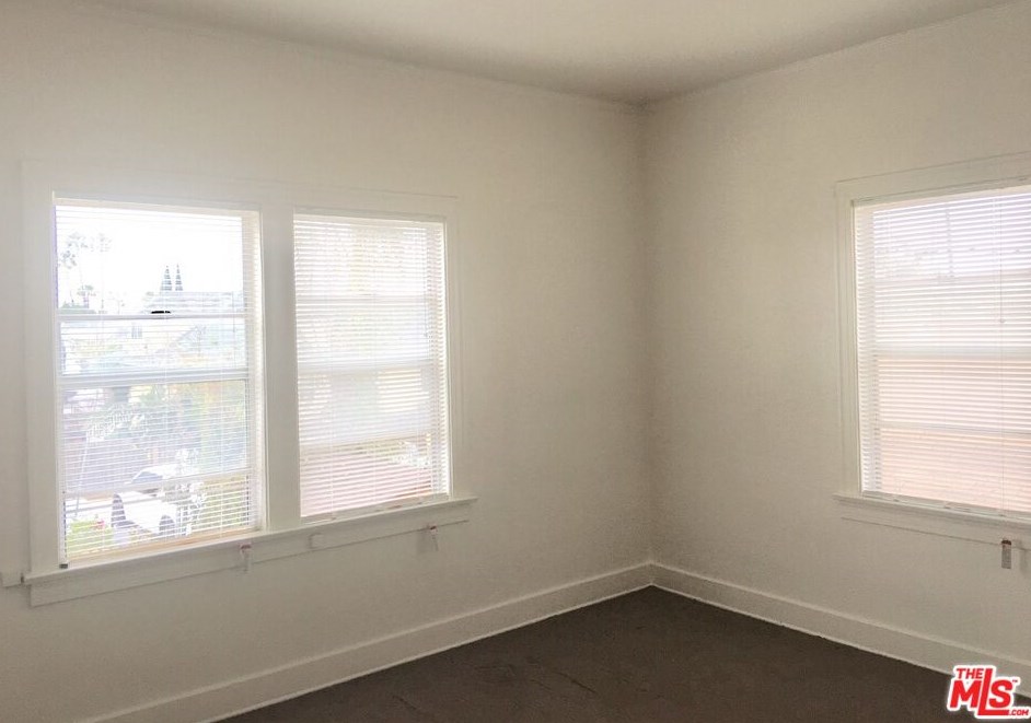 3915 Walton Ave, Los Angeles CA  90037-1517 exterior