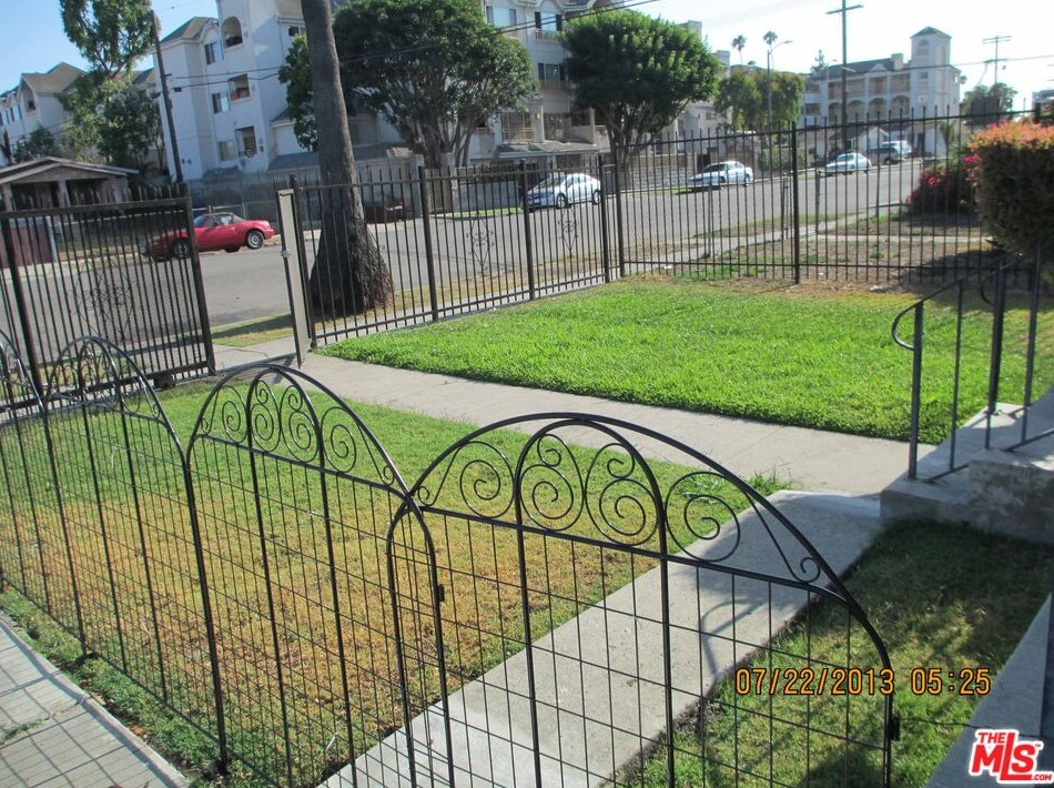725 83rd St, Los Angeles CA  90003-2909 exterior
