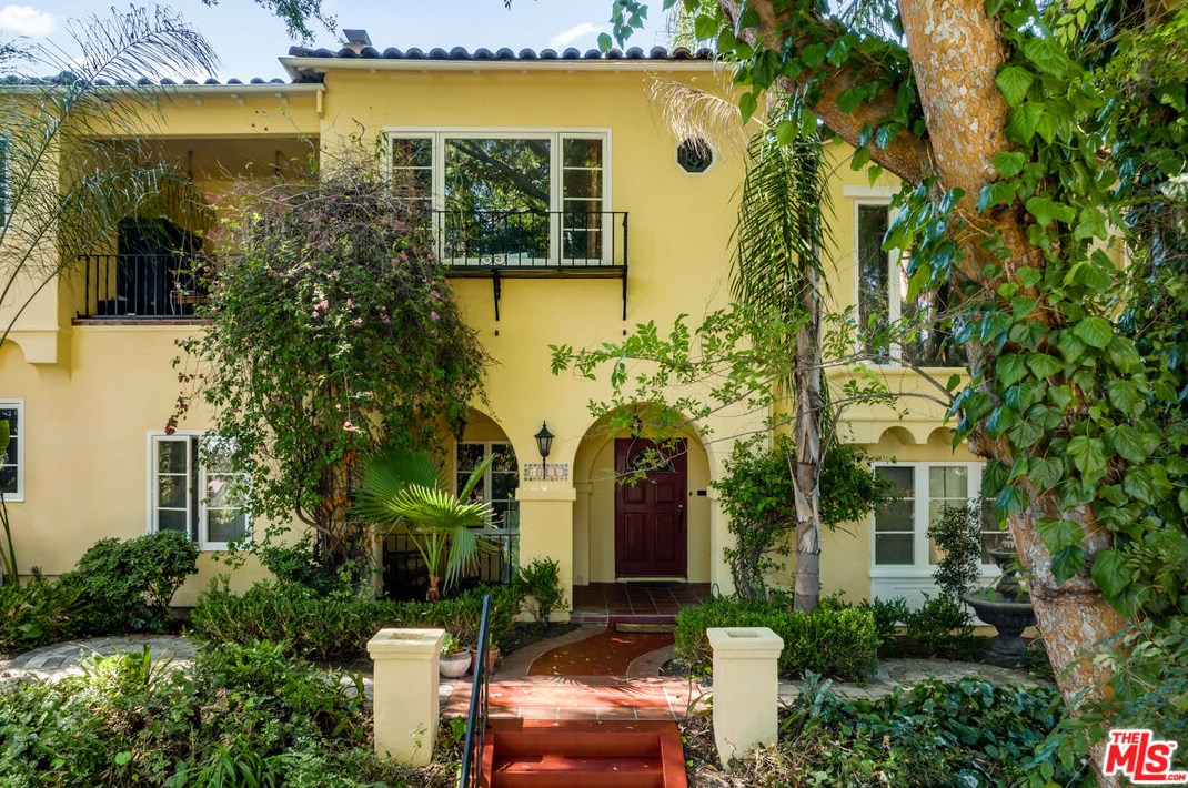 1437 Mountain St, Glendale CA  91207-1259 exterior