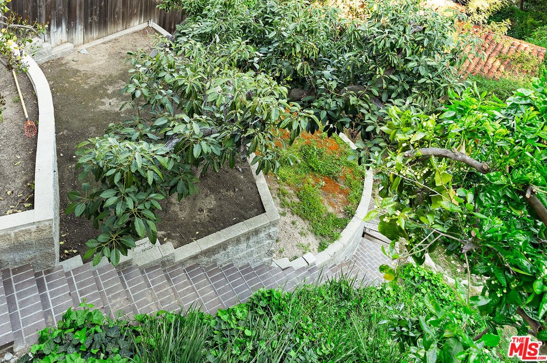 2926 Graceland Way, Glendale CA  91206-1331 exterior