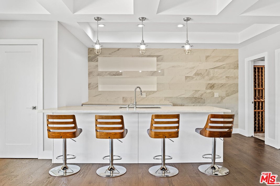 2926 Graceland Way, Glendale CA  91206-1331 exterior