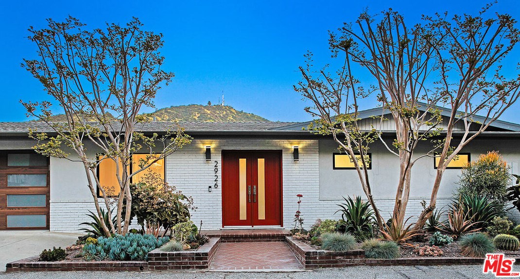 2926 Graceland Way, Glendale CA  91206-1331 exterior