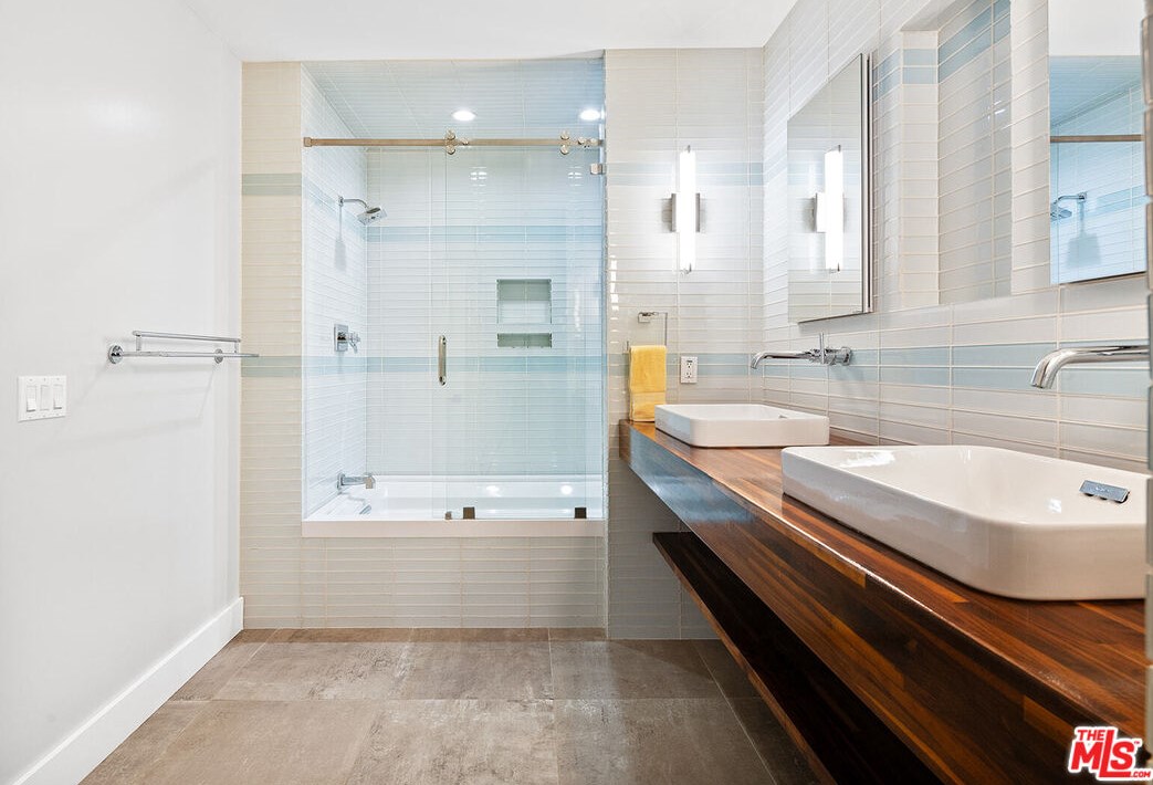 2926 Graceland Way, Glendale CA  91206-1331 exterior