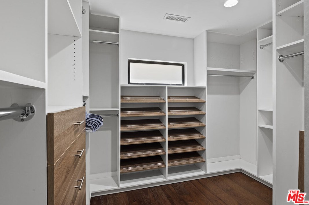 2926 Graceland Way, Glendale CA  91206-1331 exterior