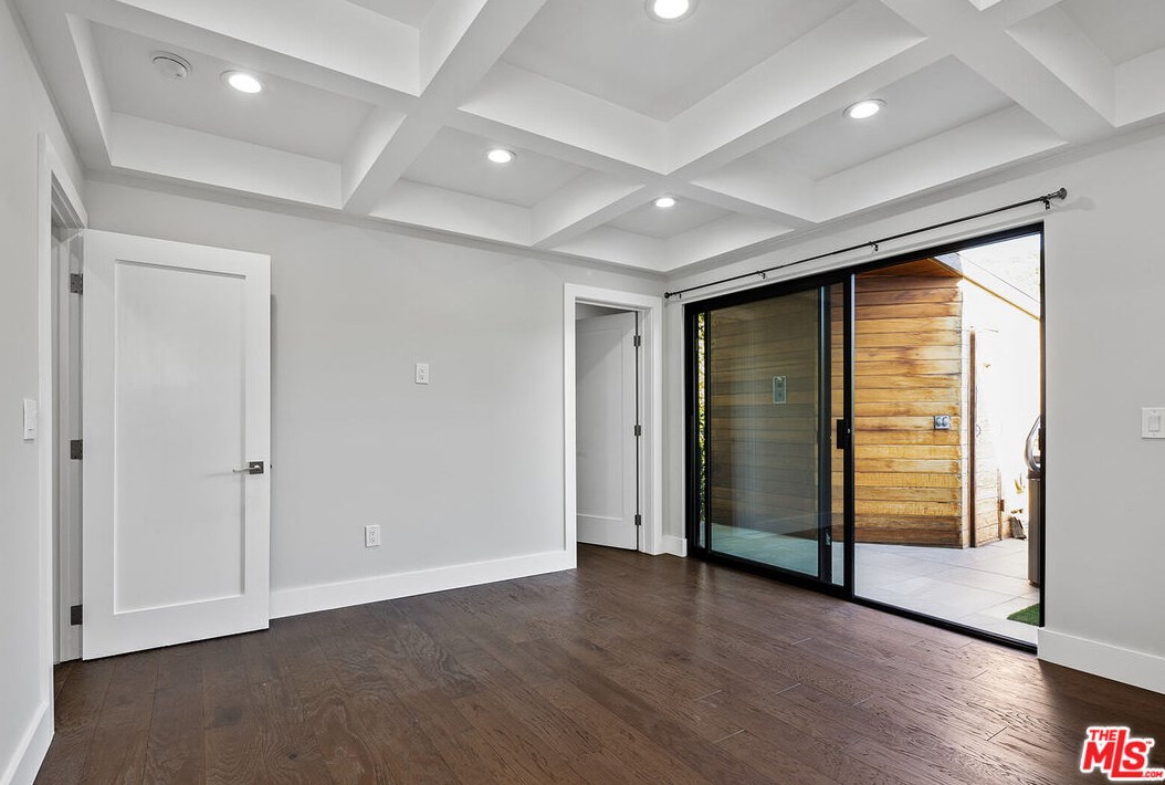 2926 Graceland Way, Glendale CA  91206-1331 exterior