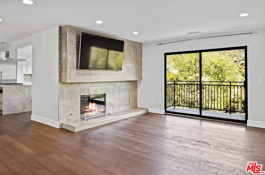 2926 Graceland Way, Glendale CA  91206-1331 exterior