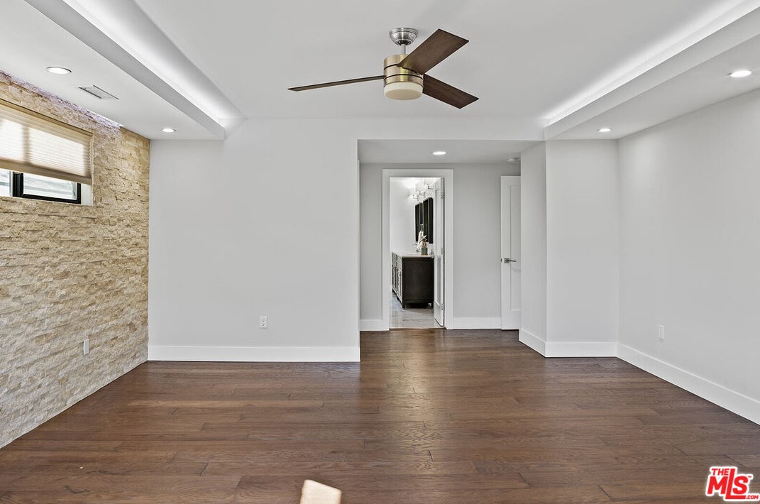 2926 Graceland Way, Glendale CA  91206-1331 exterior