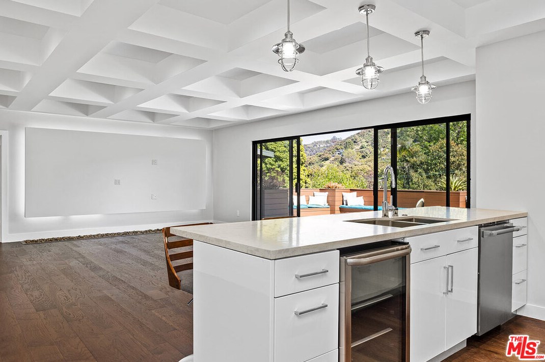 2926 Graceland Way, Glendale CA  91206-1331 exterior