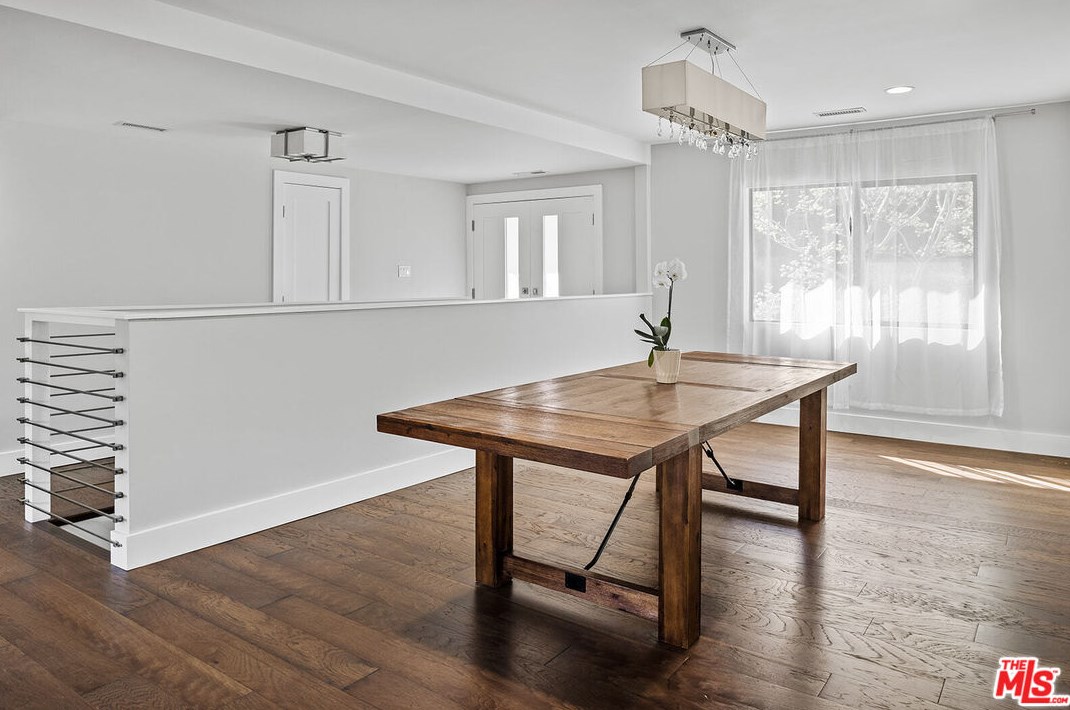 2926 Graceland Way, Glendale CA  91206-1331 exterior